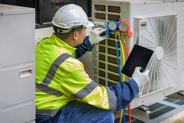 Professional Hvac technician working in Robertsville, MO